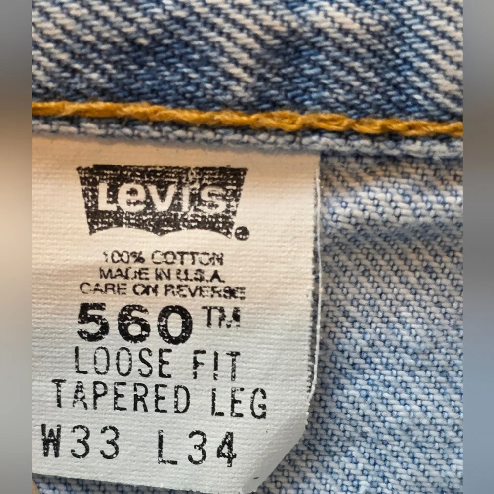 Vintage Levis Men’s 33x34 Light Wash Denim 560 Loose Fit Tapered Blue Jeans USA - Picture 4 of 9